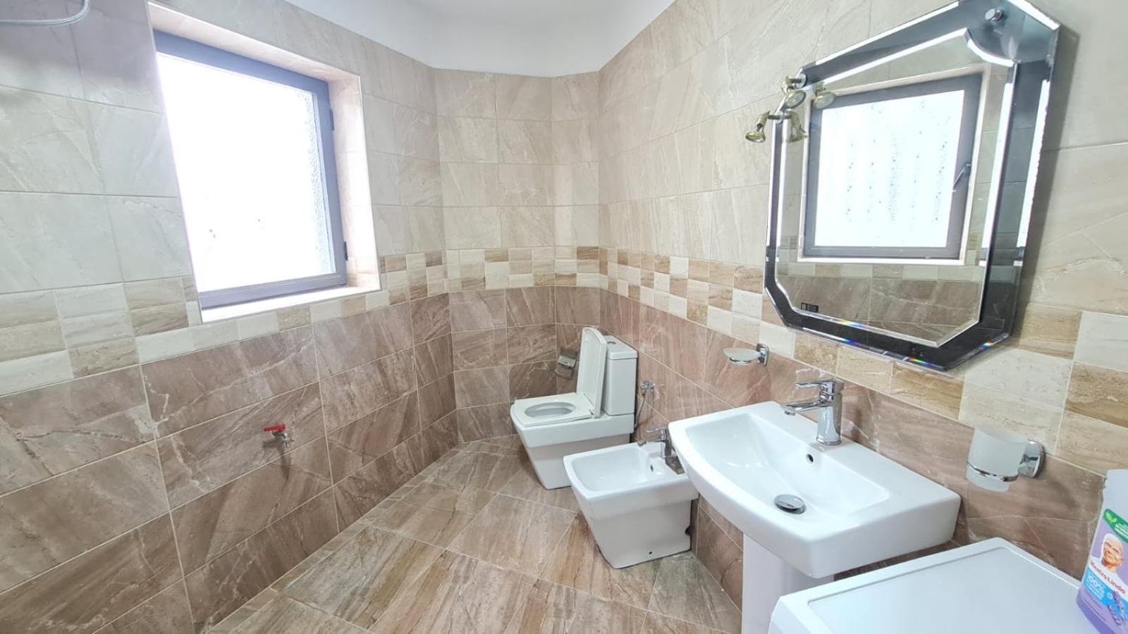Calmly, Spacious Apartment Next To Usa Embassy ティラナ エクステリア 写真