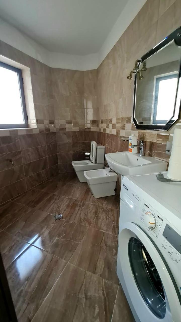 Calmly, Spacious Apartment Next To Usa Embassy ティラナ エクステリア 写真